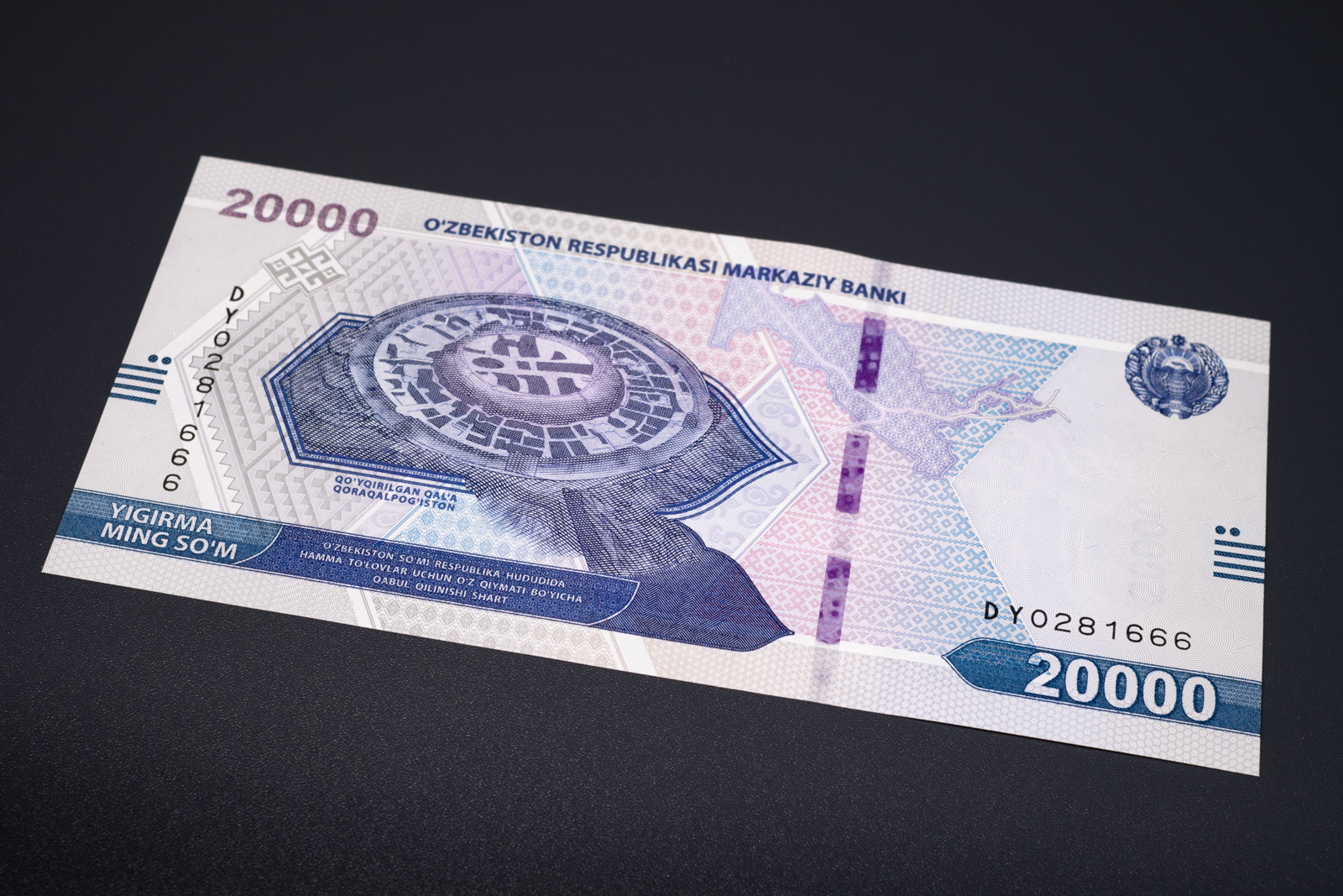 The new Uzbekistan 20 000 s'om